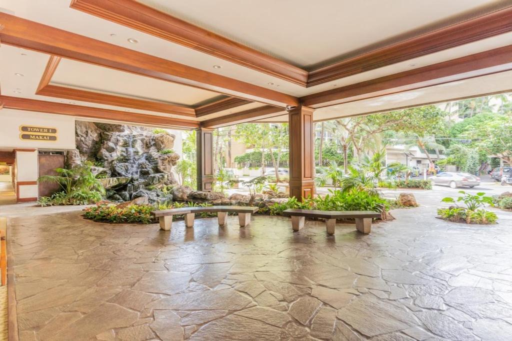 Waikiki Banyan W-Ocean Views With Free Parking! Daire Honolulu Dış mekan fotoğraf