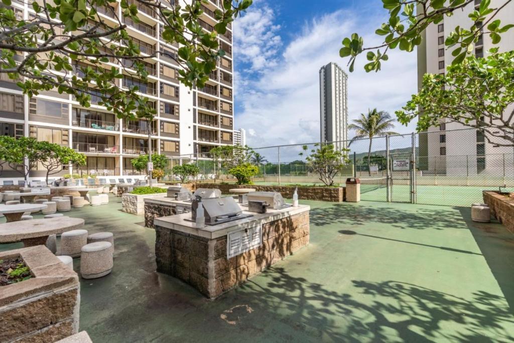 Waikiki Banyan W-Ocean Views With Free Parking! Daire Honolulu Dış mekan fotoğraf