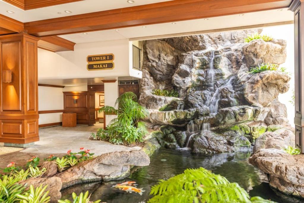Waikiki Banyan W-Ocean Views With Free Parking! Daire Honolulu Dış mekan fotoğraf