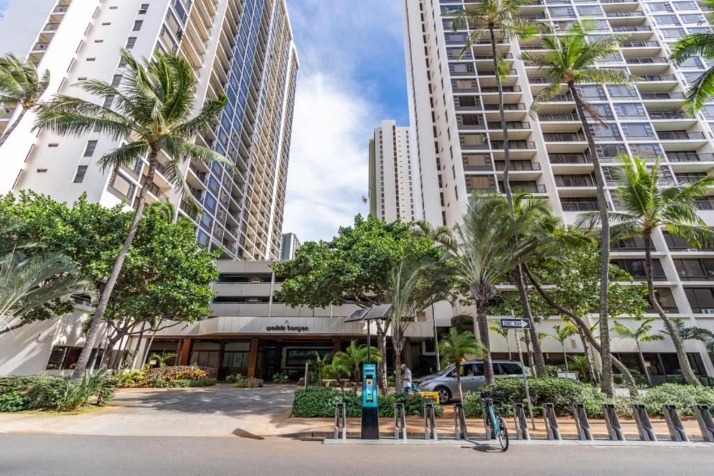 Waikiki Banyan W-Ocean Views With Free Parking! Daire Honolulu Dış mekan fotoğraf