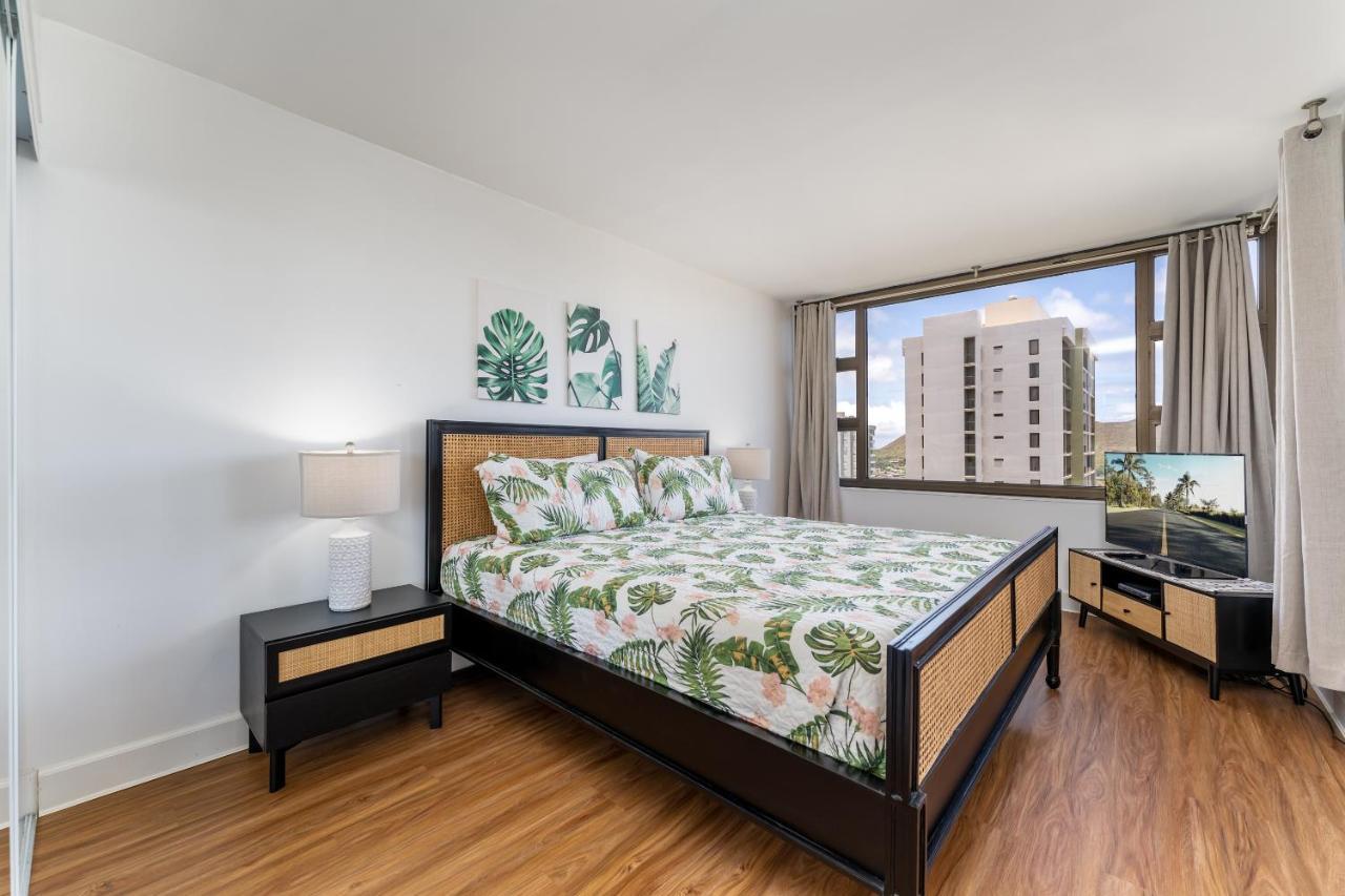 Waikiki Banyan W-Ocean Views With Free Parking! Daire Honolulu Dış mekan fotoğraf